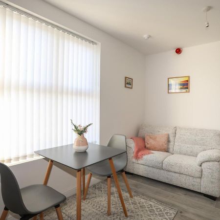 Port Apartment 1 Хоулихед Екстериор снимка
